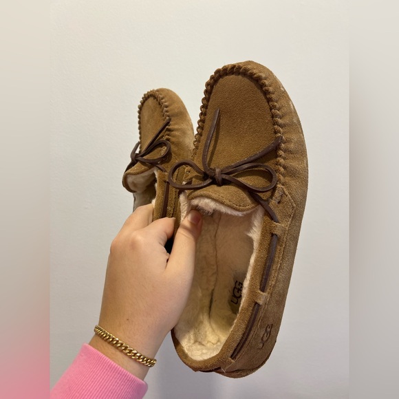 UGG Dakota Moccasins — BROWN — Women’s Size 8 — GENTLY USED - Picture 9 of 12